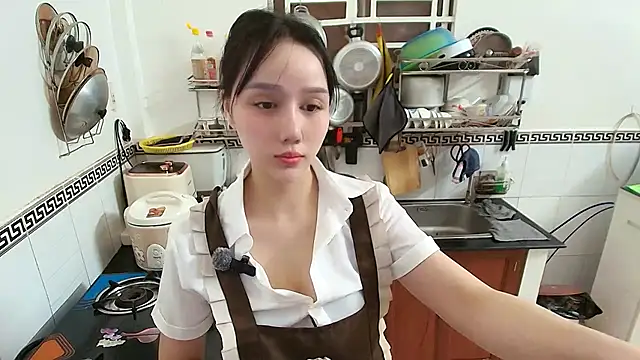 mie_baby2k (Ask my age) - Naked wearing only an apron