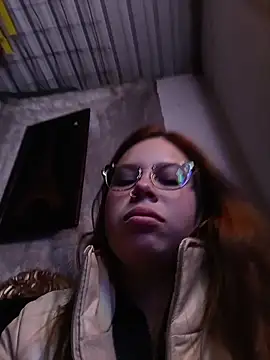 aurora_sky11 (F teen) - Tits out for 1 minute in public