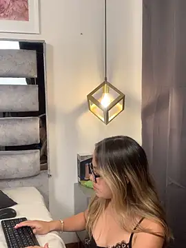 valery_and_Dani_ webcam