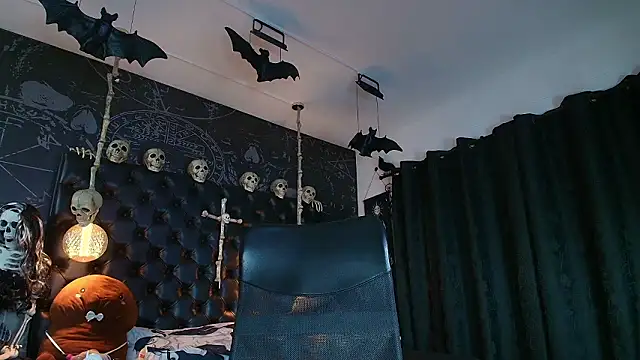 alexhoe_ (F young) - Choose the goal with a poll