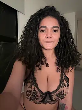 curlyierr (F young) - Show Boobs