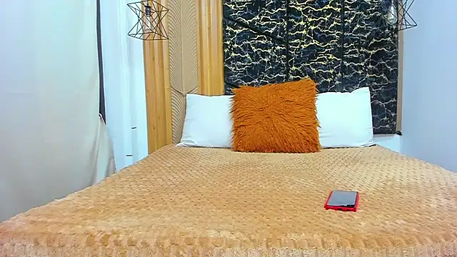 Webcam Model (MiaCours)  is live.Free join now!