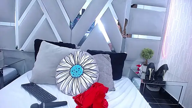 MonzerratBoyer webcam