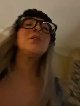 LittleMissEeve webcam