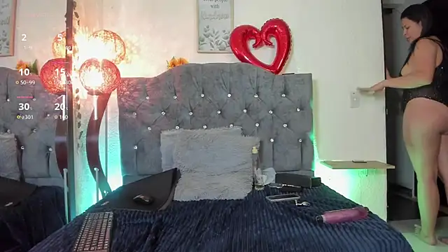 carla_jones5463 webcam