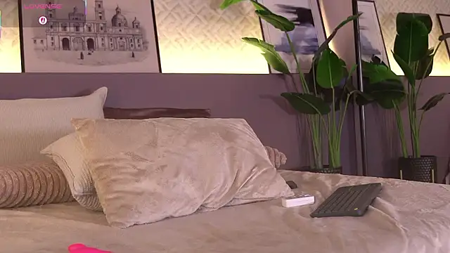 ellediane (F young) - I imagine my pillow as your face