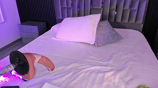 lolaangellx (F young) - 👉 Totally naked 🔥🔥