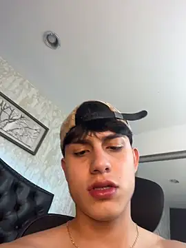 lander_cruz (M twink) - oil chest