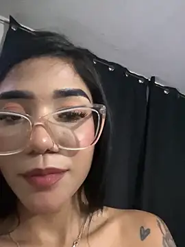 Webcam Model (ElaRose_12)  is live.Free join now!