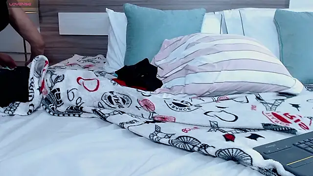 Liiamthompson webcam