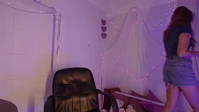 giia_paiige18 (F young) - show squirt