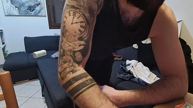 Webcam Model (dioludroo)  is live.Free join now!