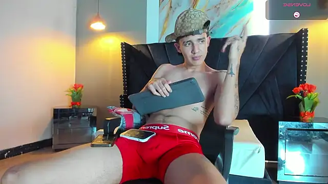 xanderr_owen2 (M twink) - cum public