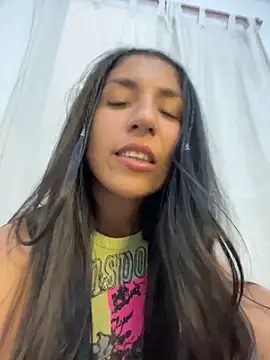 Webcam Model (MaddyX__)  is live.Free join now!