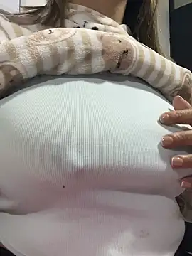 ruby_santana777 (F milf) - milk  on me tist