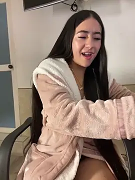 AuroraJohns_Pink webcam