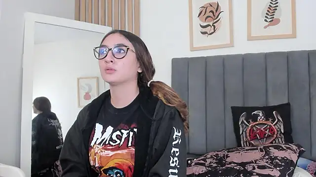 Alice_Dickinssonn webcam