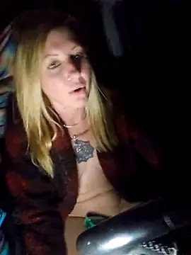 SheIsSomething webcam