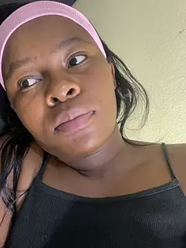 Webcam Model (MiyaXo2)  is live.Free join now!