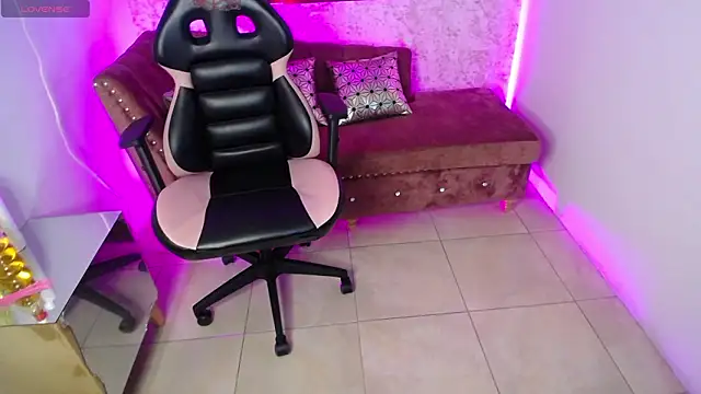 aylanny_m - Aylanny_m's free webcam - UK Sex Cams