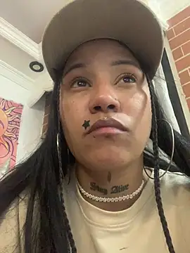 devi_black13_ webcam