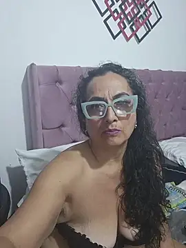 AlessandraLeroy webcam