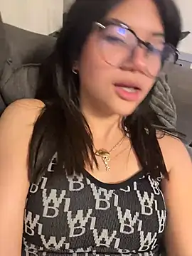 _queen_love2 (F teen) - PLAY WITH DOMI UNTIL MAKE ME WET