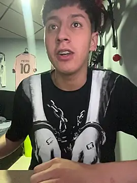 stiven_017 (M young) - masturbation in ticket show