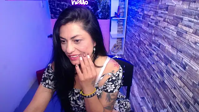 clara_luna (F milf) - 👠spank ass