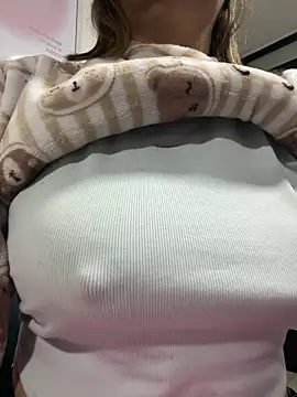 ruby_santana777 (F milf) - milk  on me tist