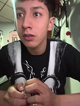 stiven_017 (M young) - masturbation in ticket show