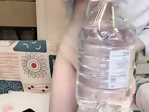 anna-888- (F young) - 要交下个月的房租 揉阴蒂1分钟