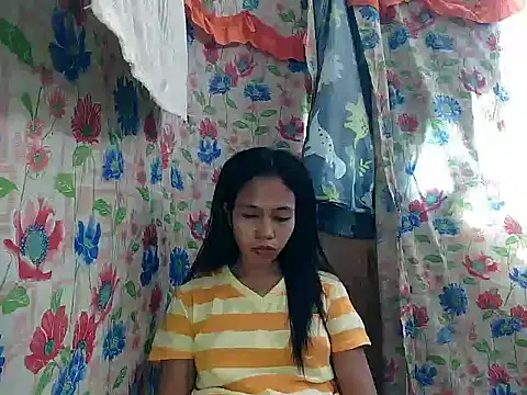 PinaySkinnyGirl webcam
