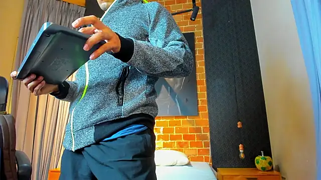 ian_knox (M young) - CONTROL MY LOVENSE 5 MIN