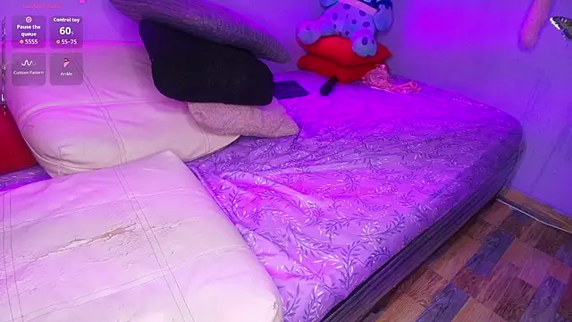 Sara_and_Lion webcam