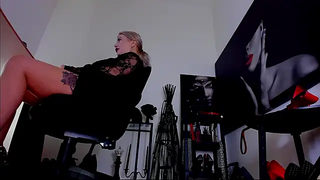 MistressDemi webcam