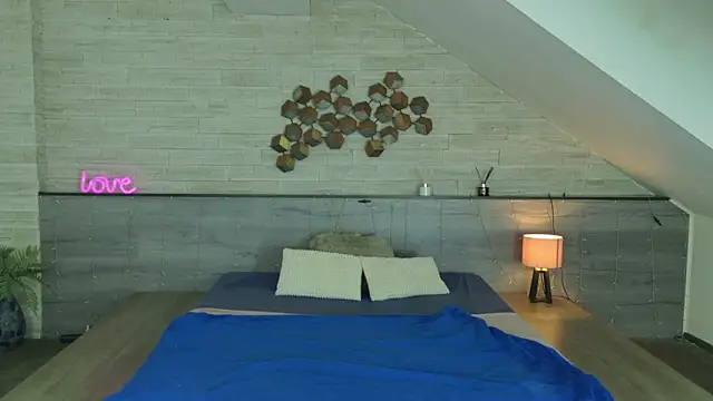 foxxy_milf - Foxxy_milf's free webcam - UK Sex Cams