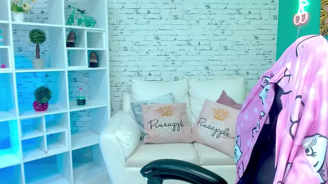 amara_brunette webcam