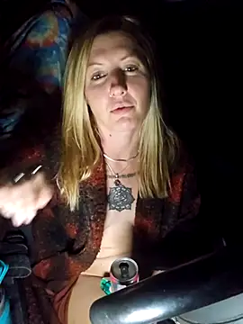 SheIsSomething webcam