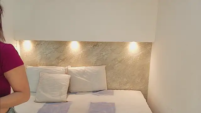 emmy_lander1 - Emmy_lander1's free webcam - UK Sex Cams