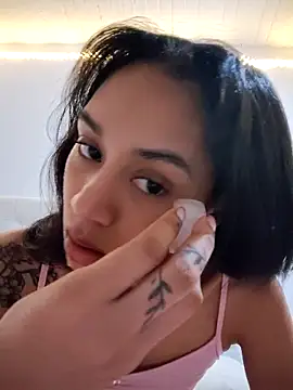 Webcam Model (Leaberrry)  is live.Free join now!