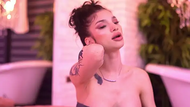 nyssasky - NyssaSky's free webcam - UK Sex Cams