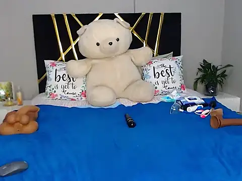 NaughtyVixen25 webcam