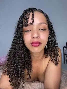 Webcam Model (Yasmin777_)  is live.Free join now!