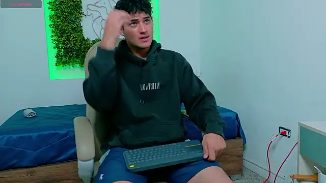 kaelswitch - KaelSwitch's free webcam - UK Sex Cams