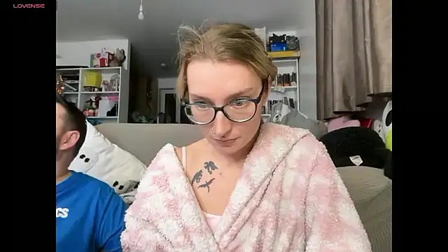 harleyblair (Ask my age) - bottoms off