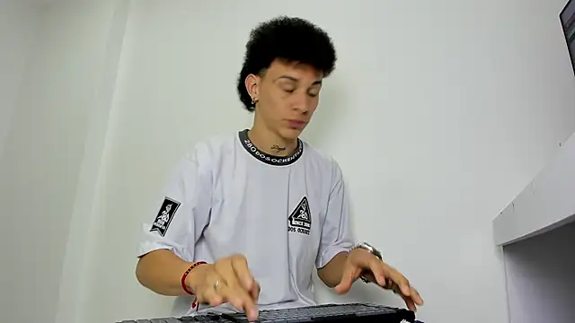 maxxx_bigcockx (M twink) - show  cock 🍆🥵