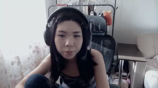 AprilOnilll webcam