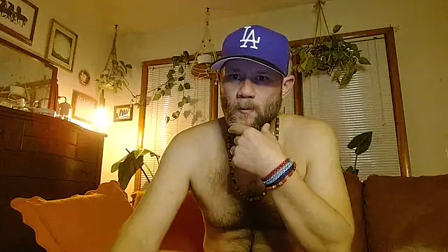 marcus_graves_13 (Ask my age) - Pour wine...shorts off