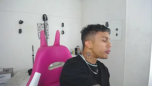 Leonard_Price webcam